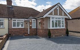 Cosy Family Home In Ruislip